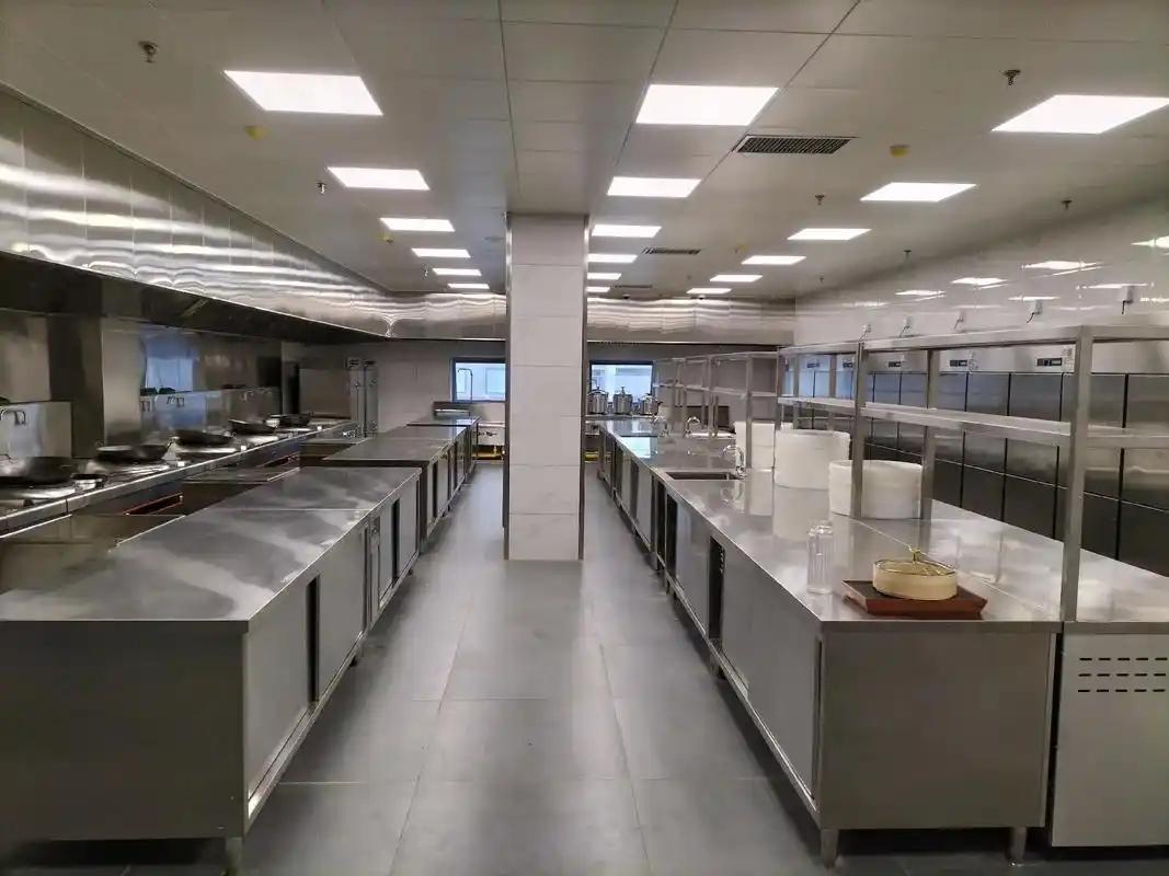 商用厨房设备的特点有哪些？怎么选商用食堂设备？